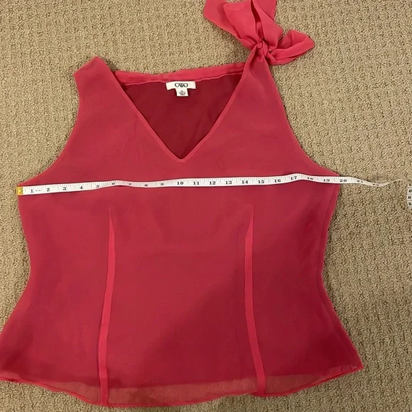 Beautiful top - Picture 4 of 5